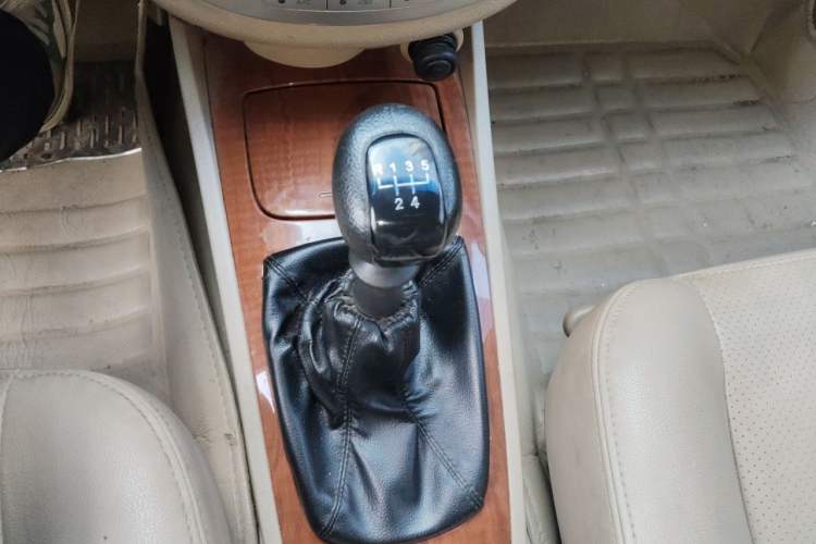 Used Buick Excelle 2011 1.6 LE-MT Gear Lever