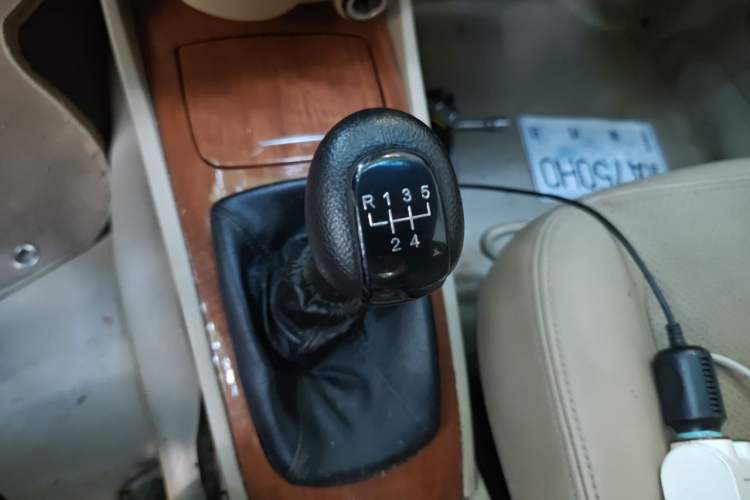 Used Buick Excelle 2011 1.6 LE-MT Gear Lever