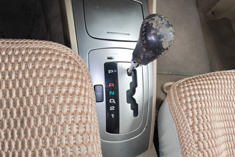 Used Buick Excelle 2011 1.6LX-AT Gear Lever