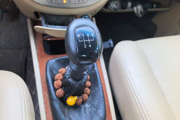Used Buick Excelle 2011 1.6 LE-MT Gear Lever