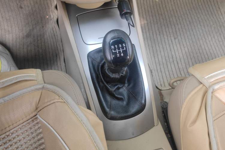 Used Buick Excelle 2011 1.6 LX-MT Gear Lever