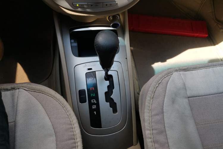 Used Buick Excelle 2011 1.6LX-AT Gear Lever