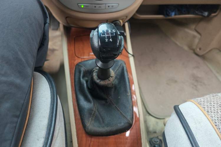 Used Buick Excelle 2011 1.6 LE-MT Gear Lever