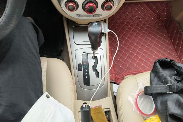 Used Buick Excelle 2011 1.6LX-AT Gear Lever