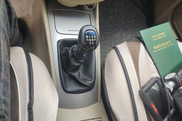 Used Buick Excelle 2011 1.6 LE-MT Gear Lever