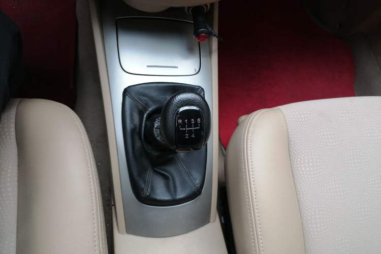 Used Buick Excelle 2011 1.6 LX-MT Gear Lever