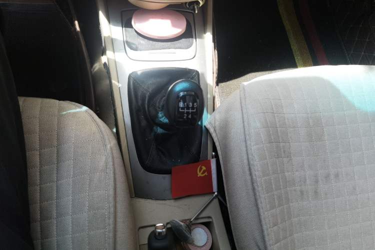 Used Buick Excelle 2011 1.6 LX-MT Gear Lever