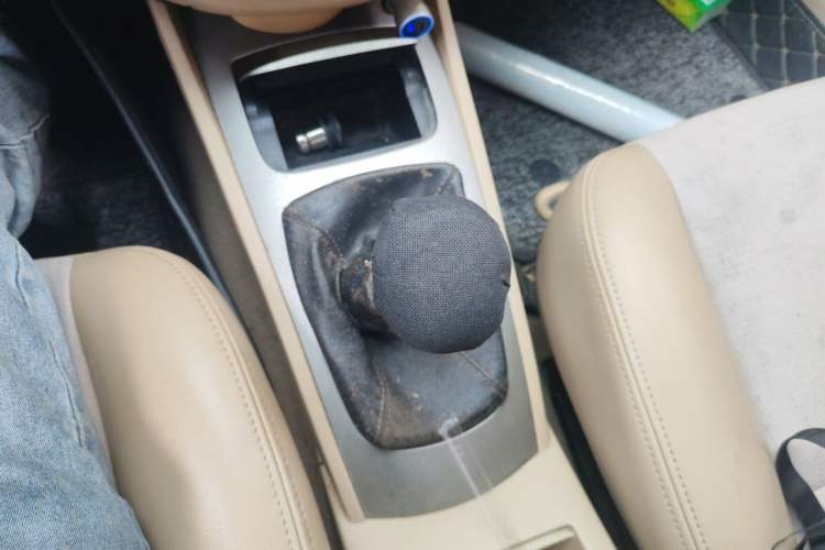 Used Buick Excelle 2011 1.6 LX-MT Gear Lever
