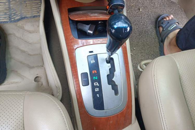 Used Buick Excelle 2011 1.6LX-AT Gear Lever