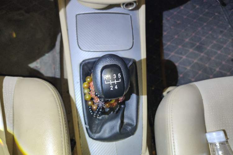 Used Buick Excelle 2011 1.6 LX-MT Gear Lever
