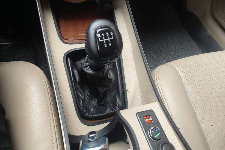 Used Buick Excelle 2011 1.6 LE-MT Gear Lever