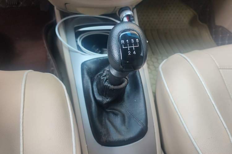 Used Buick Excelle 2011 1.6 LX-MT Gear Lever
