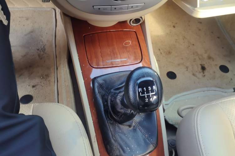 Used Buick Excelle 2011 1.6 LE-AT Gear Lever