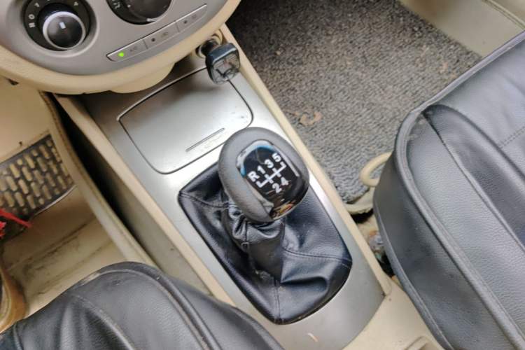 Used Buick Excelle 2011 1.6 LX-MT Gear Lever