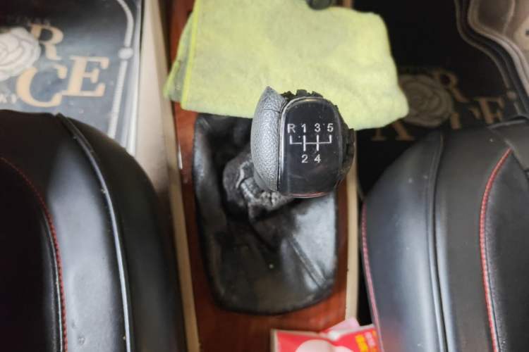 Used Buick Excelle 2011 1.6 LE-MT Gear Lever