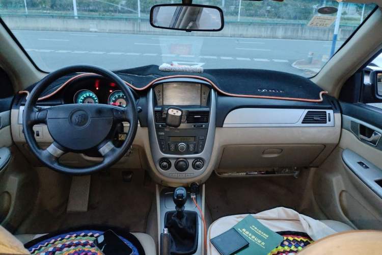 Used Buick Excelle 2011 1.6 LX-MT Headliner