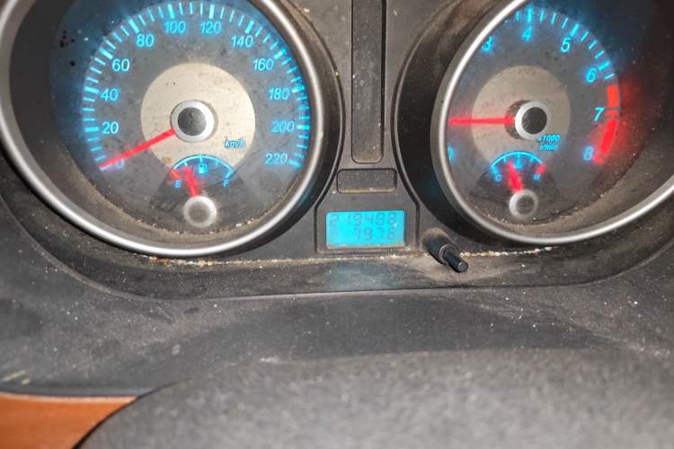 Used Buick Excelle 2011 1.6 LE-MT Odometer Close Up