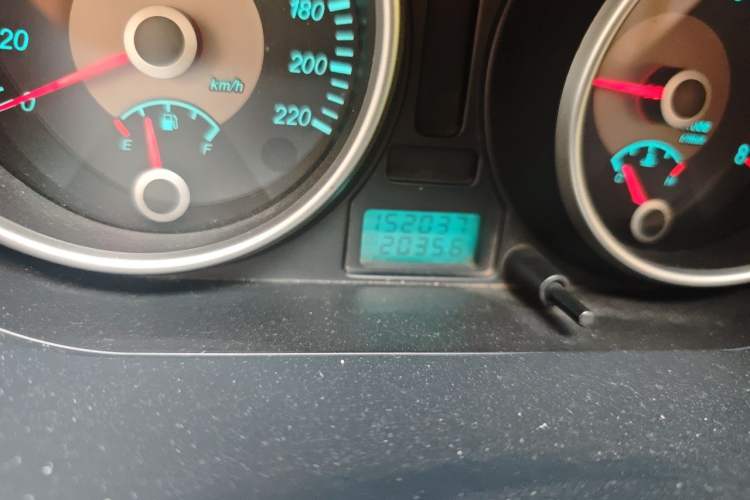 Used Buick Excelle 2011 1.6LX-AT Odometer Close Up