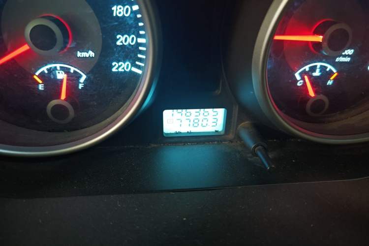 Used Buick Excelle 2011 1.6 LE-MT Odometer Close Up