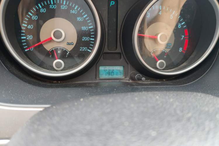 Used Buick Excelle 2011 1.6LX-AT Odometer Close Up