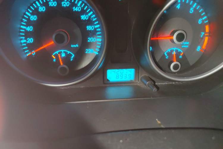 Used Buick Excelle 2011 1.6LX-AT Odometer Close Up