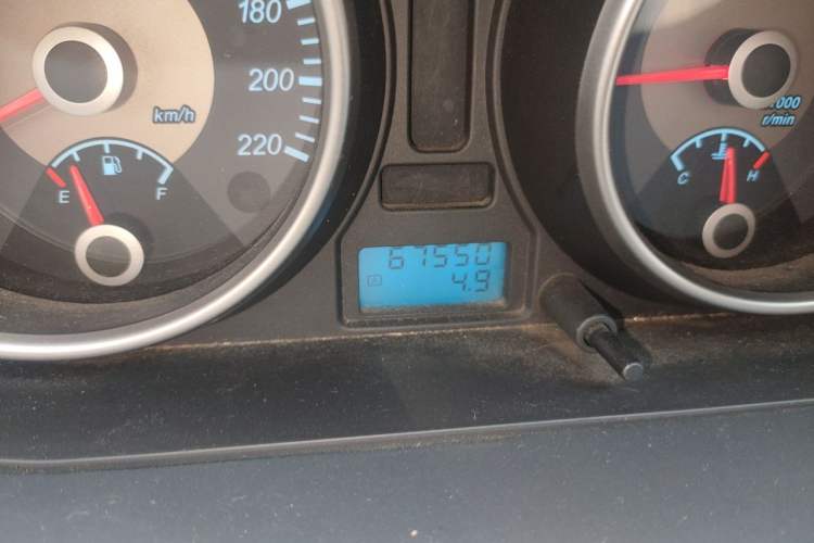 Used Buick Excelle 2011 1.6 LE-MT Odometer Close Up