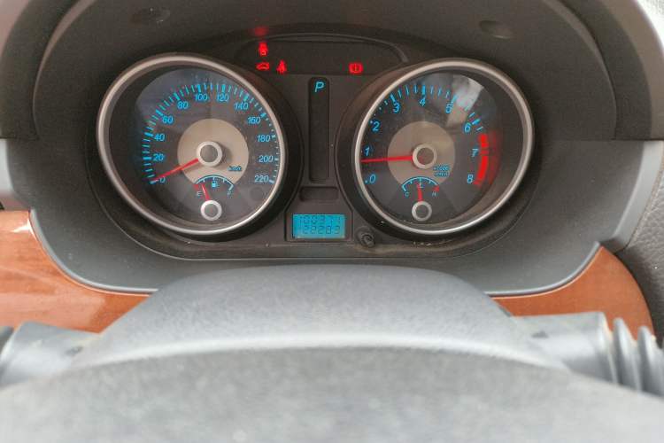 Used Buick Excelle 2011 1.6 LE-AT Odometer Close Up