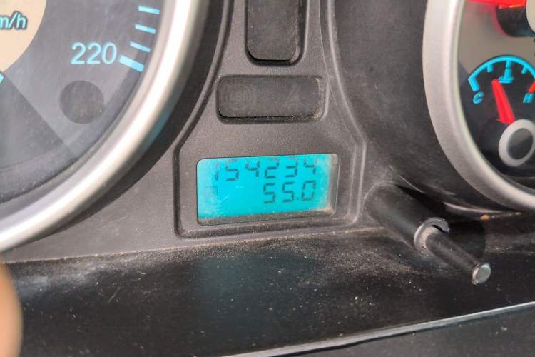 Used Buick Excelle 2011 1.6 LE-MT Odometer Close Up
