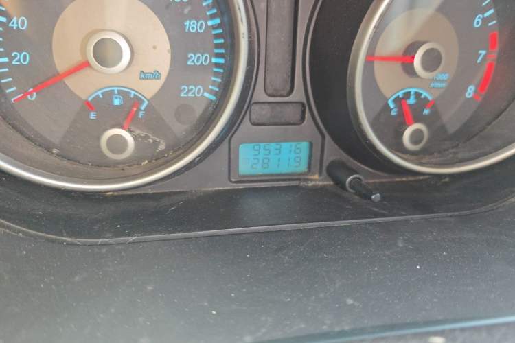 Used Buick Excelle 2011 1.6 LE-AT Odometer Close Up