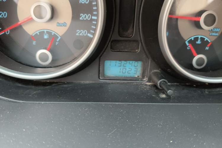 Used Buick Excelle 2011 1.6LX-AT Odometer Close Up