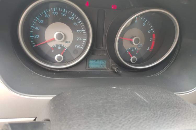 Used Buick Excelle 2011 1.6 LE-MT Odometer Close Up