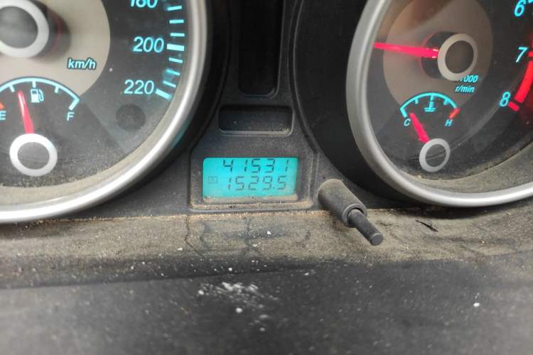 Used Buick Excelle 2011 1.6 LE-MT Odometer Close Up