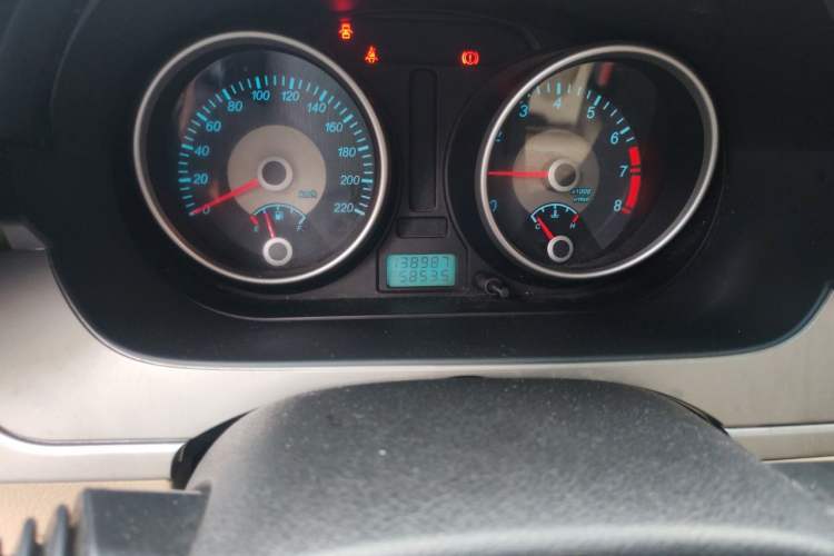 Used Buick Excelle 2011 1.6 LX-MT Odometer Close Up