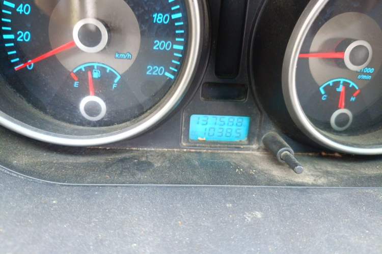 Used Buick Excelle 2011 1.6LX-AT Odometer Close Up