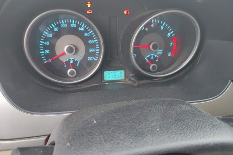 Used Buick Excelle 2011 1.6 LX-MT Odometer Close Up