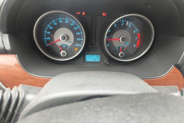 Used Buick Excelle 2011 1.6 LE-MT Odometer Close Up