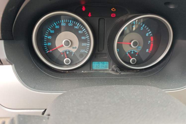 Used Buick Excelle 2011 1.6 LX-MT Odometer Close Up