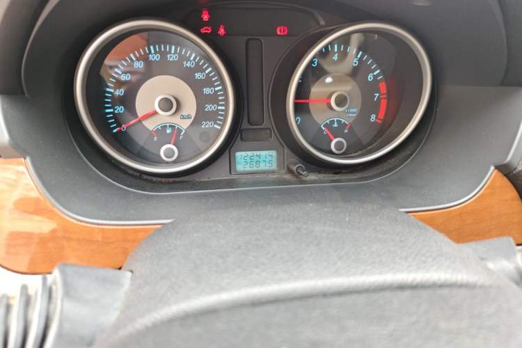 Used Buick Excelle 2011 1.6LX-AT Odometer Close Up
