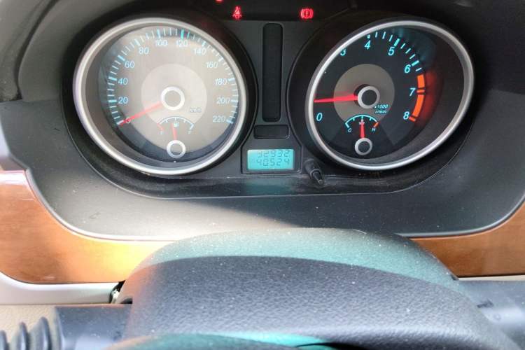 Used Buick Excelle 2011 1.6 LE-MT Odometer Close Up