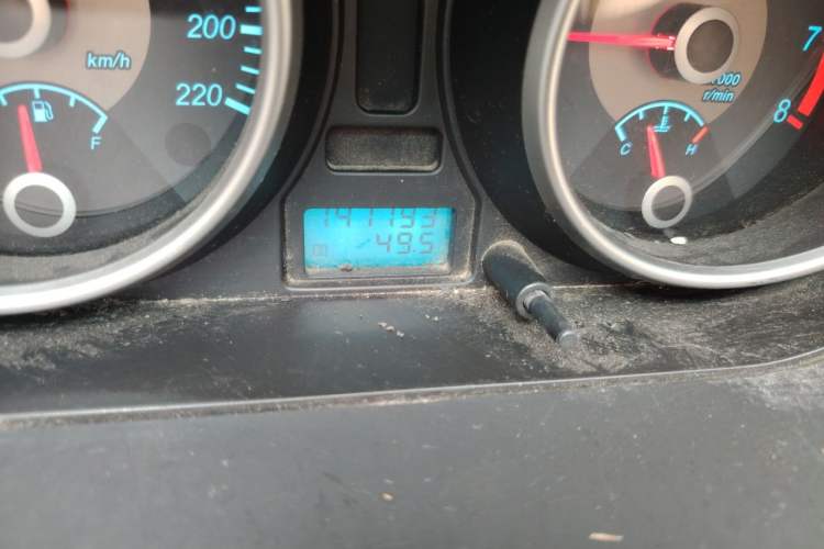 Used Buick Excelle 2011 1.6LX-AT Odometer Close Up