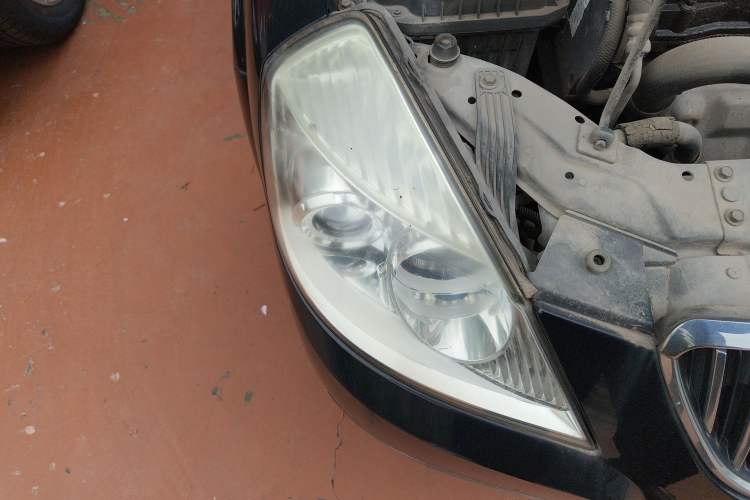 Used Buick Excelle 2011 1.6 LE-AT Right Front Headlight