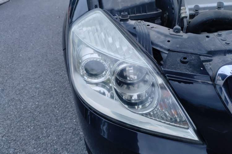 Used Buick Excelle 2011 1.6 LX-MT Right Front Headlight