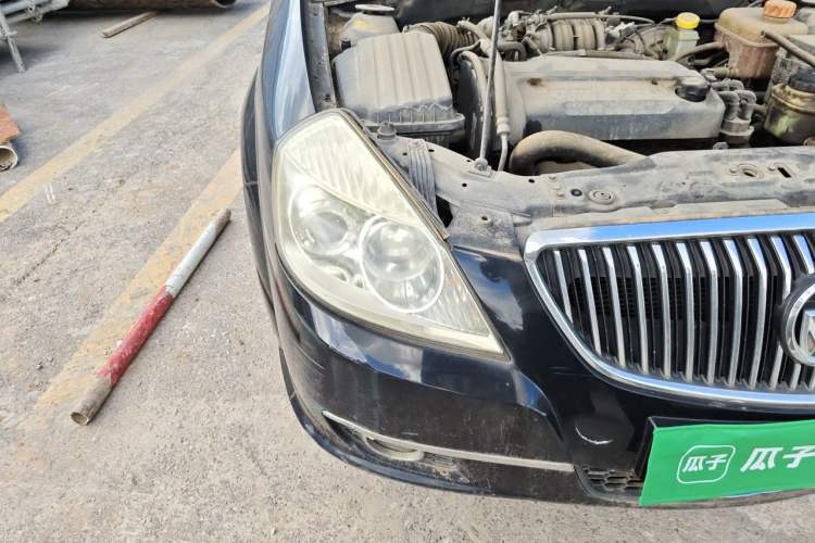 Used Buick Excelle 2011 1.6 LX-MT Right Front Headlight