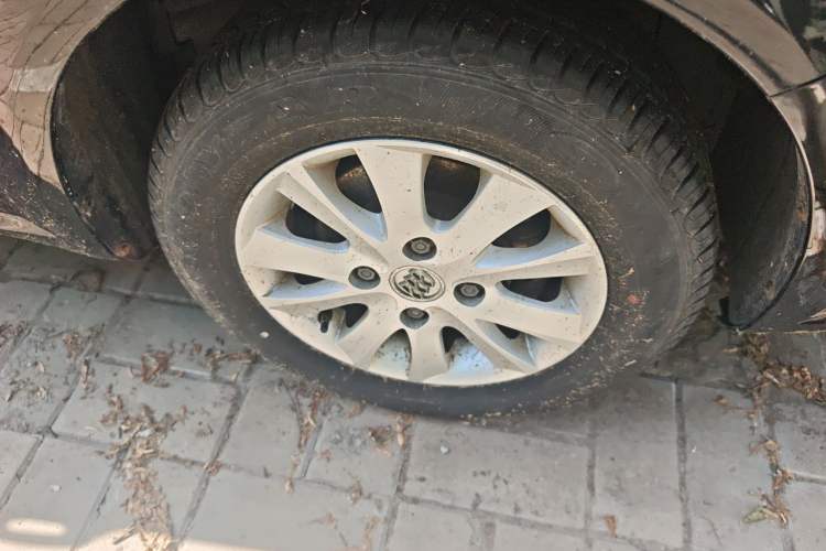 Used Buick Excelle 2011 1.6LX-AT Right Front Wheel Hub
