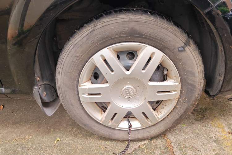 Used Buick Excelle 2011 1.6LX-AT Right Front Wheel Hub