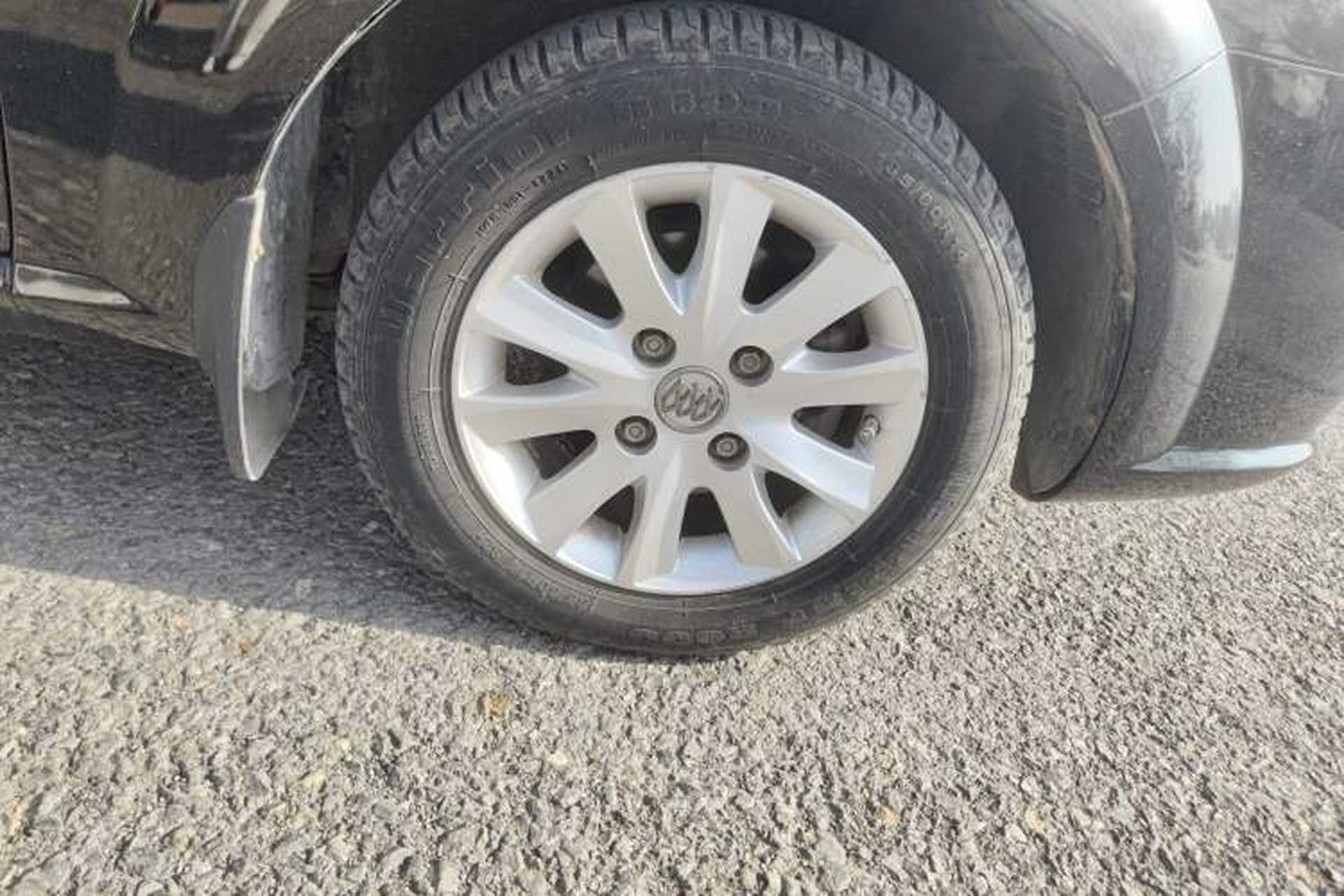 Used Buick Excelle 2011 1.6LX-AT Right Front Wheel Hub