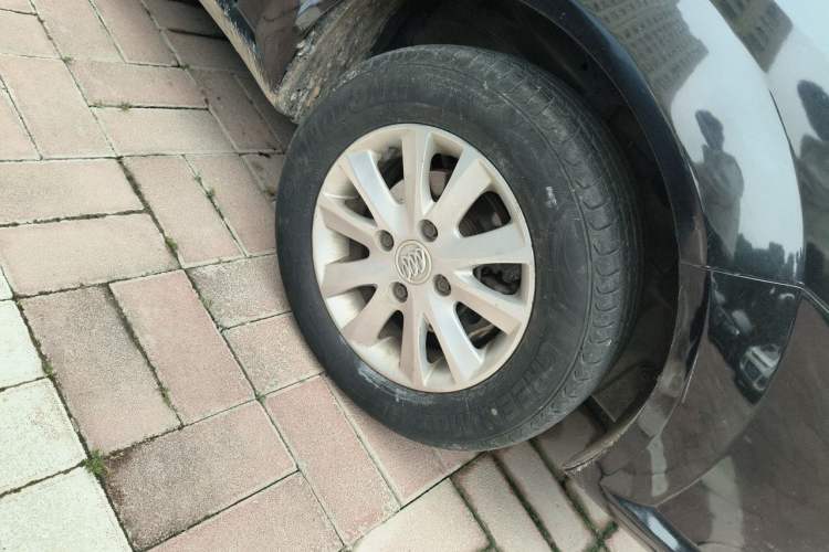 Used Buick Excelle 2011 1.6LX-AT Right Front Wheel Hub