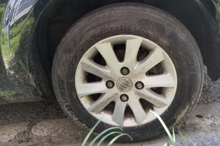 Used Buick Excelle 2011 1.6 LX-MT Right Front Wheel Hub