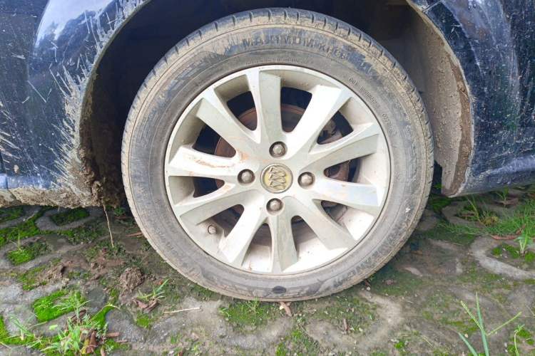 Used Buick Excelle 2011 1.6LX-AT Right Front Wheel Hub