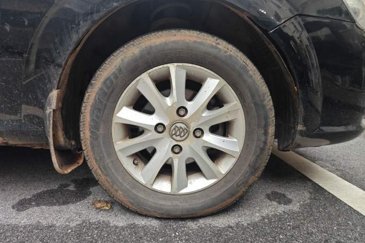 Used Buick Excelle 2011 1.6LX-AT Right Front Wheel Hub